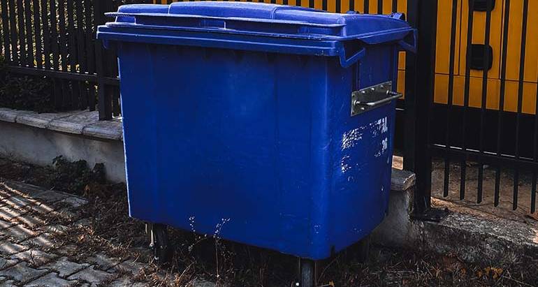 What is a Commercial Trash Can Cleaning Service?